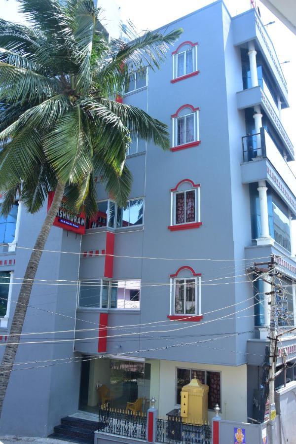 Hotel Vishnu Ram Grand *