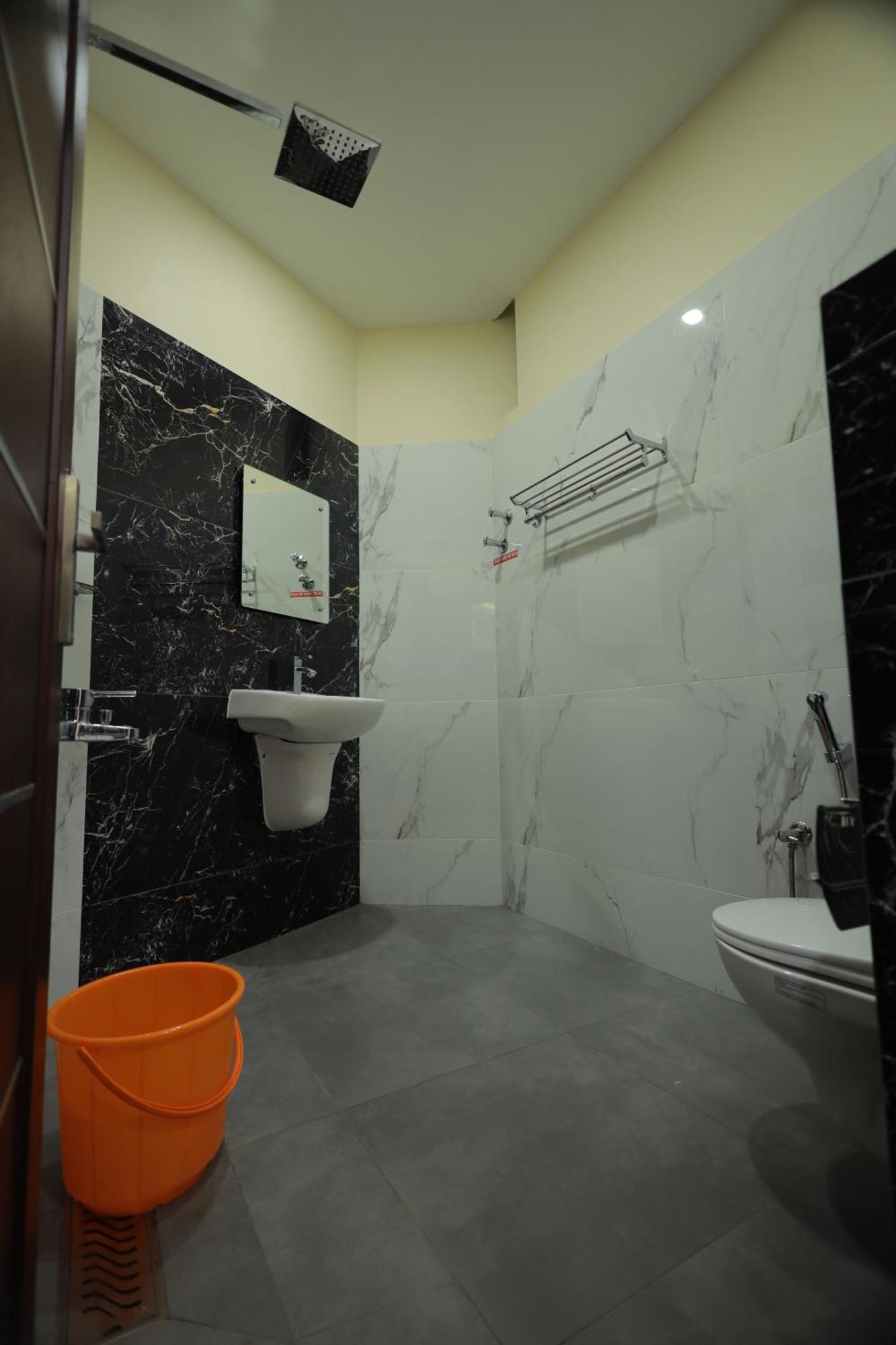 Jeyam Hotel 3*