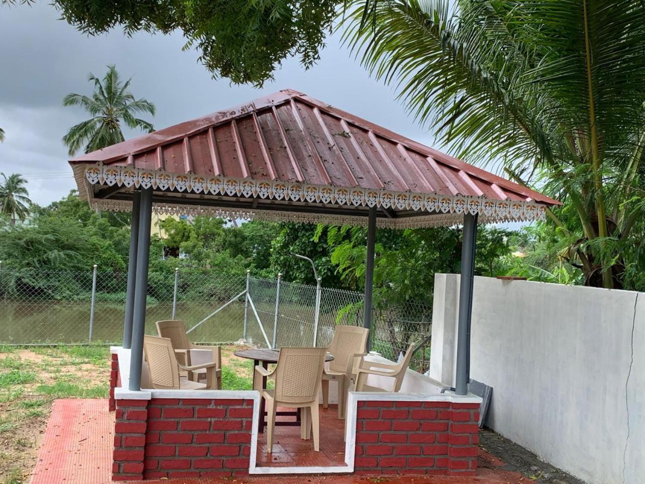 Riverfront Villa, - 1 Bh Villa