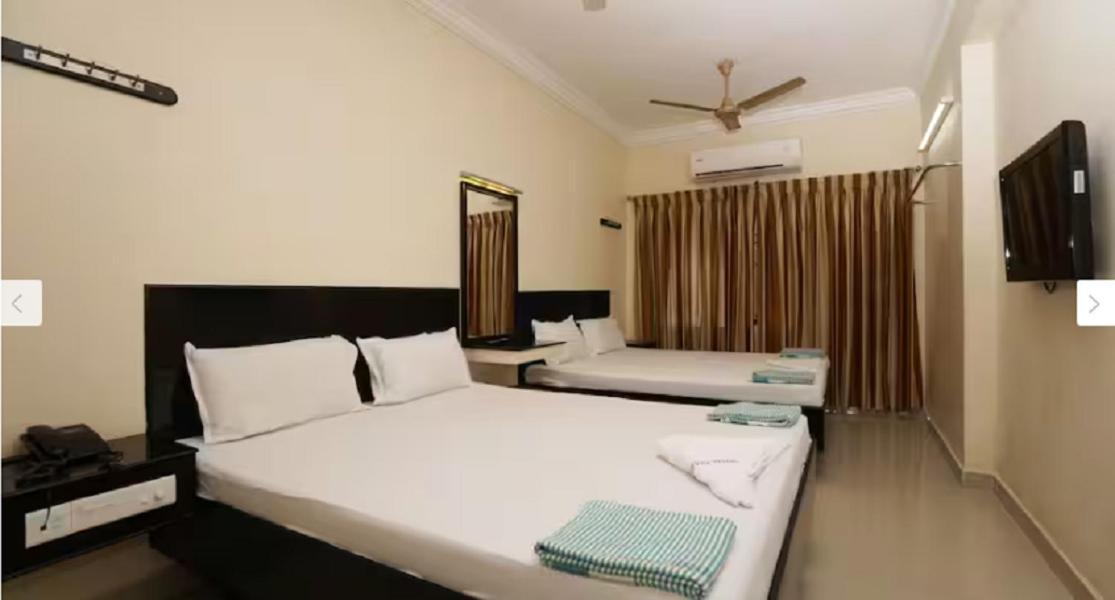 Hotel Bharani 3*