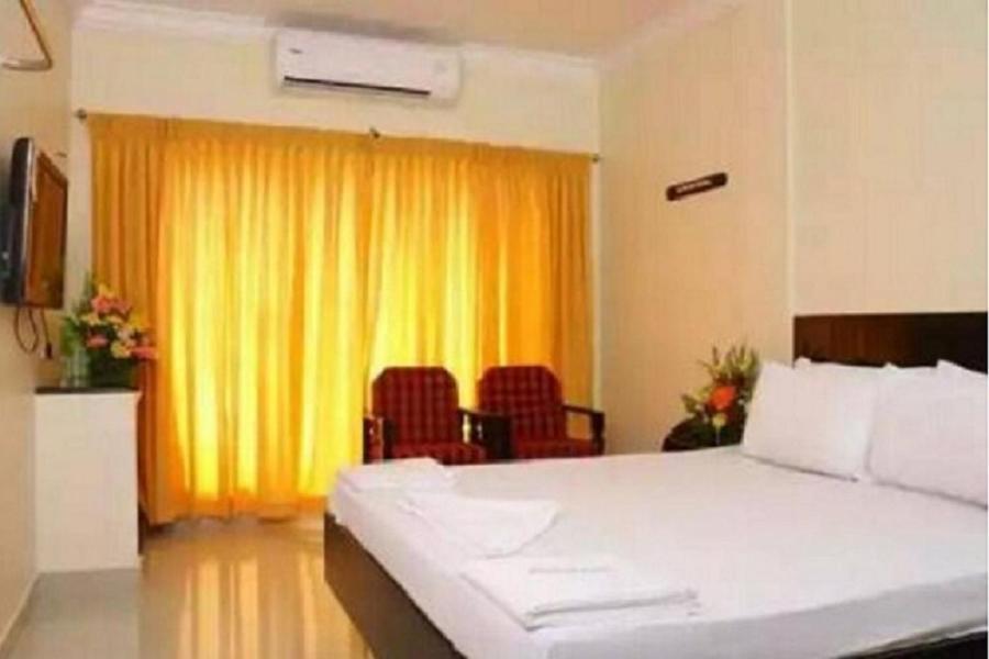 Hotel Bharani 3*