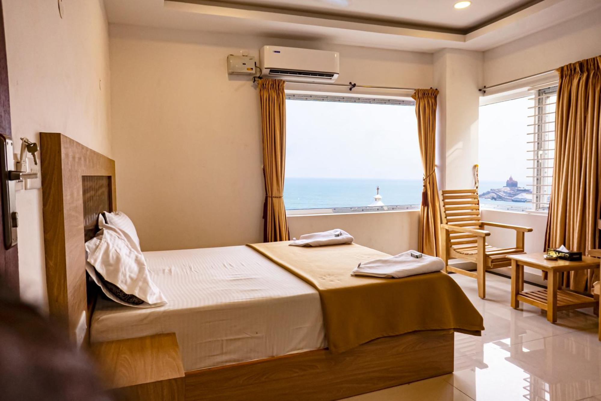 Sea Land Hotel