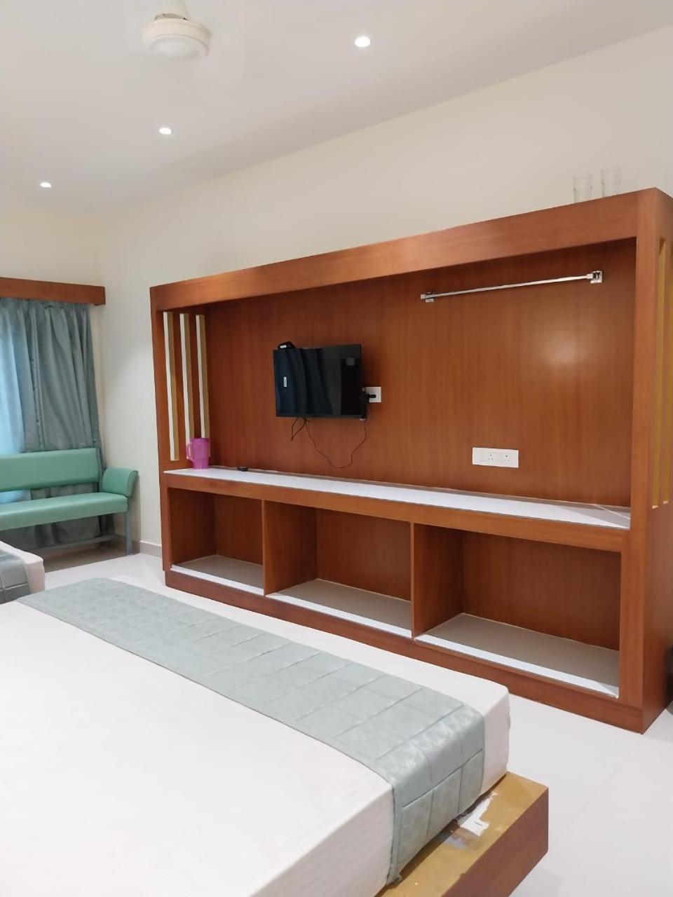 Harshanaa Elite Hotel 3*