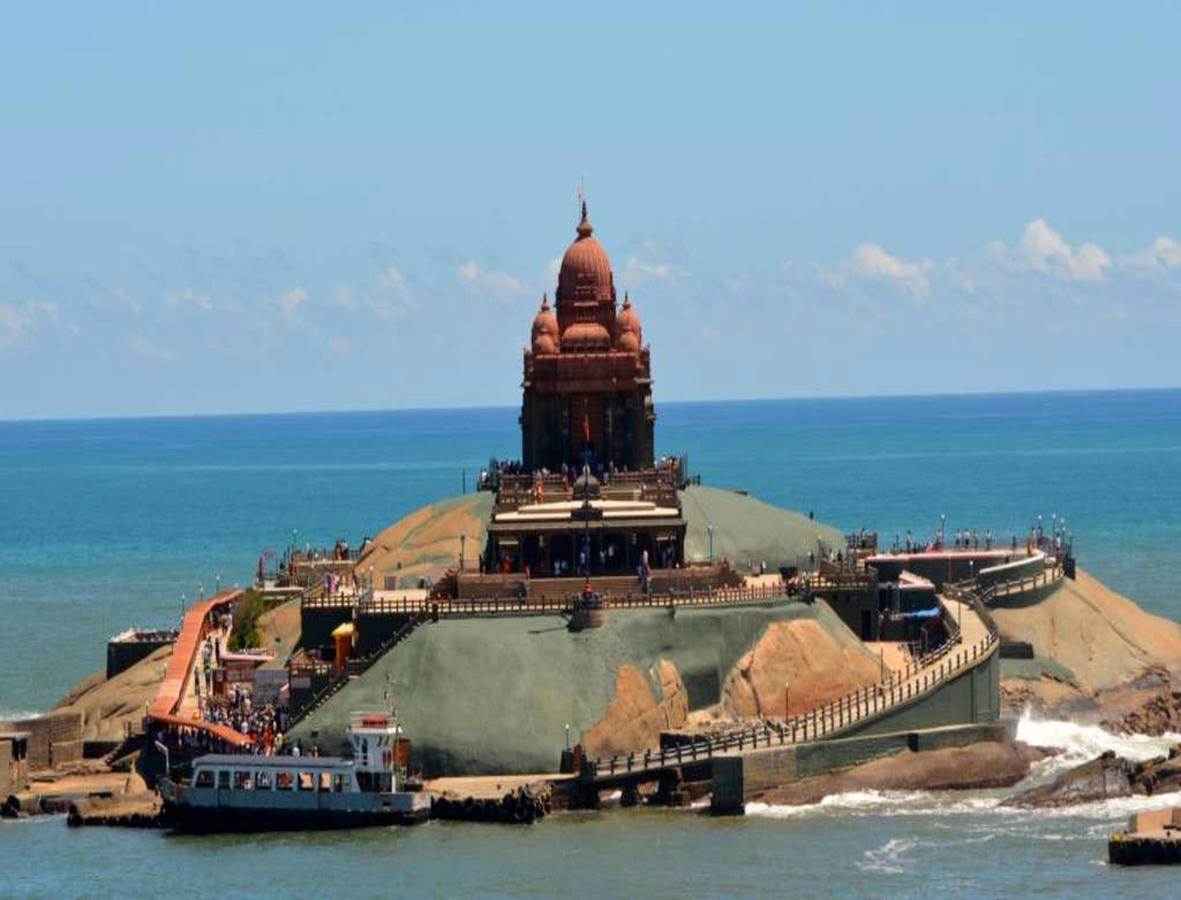 Hotel Bharani 3*
