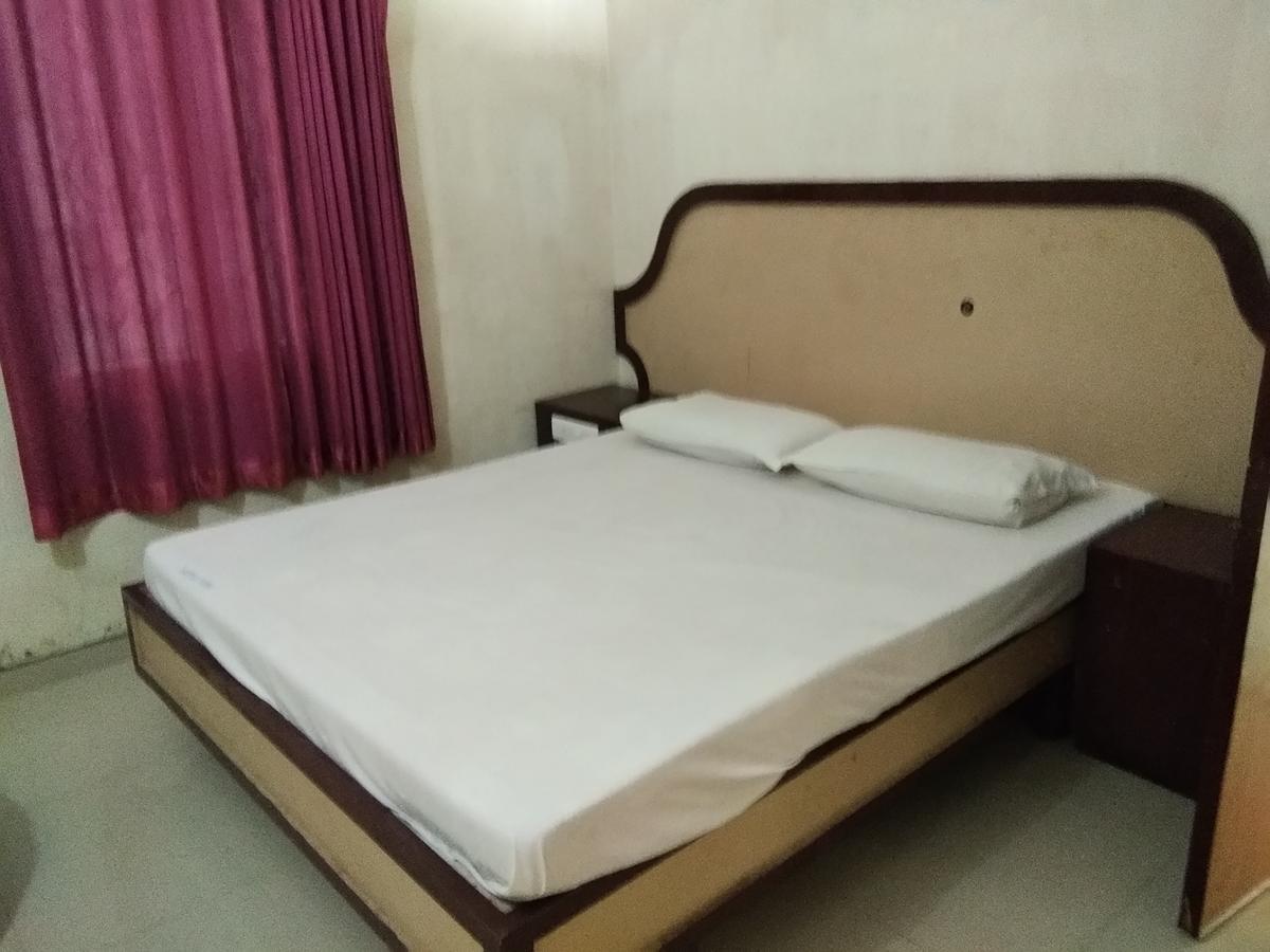 Hotel John *