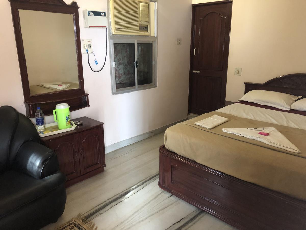 Lodge Santhi Residency *