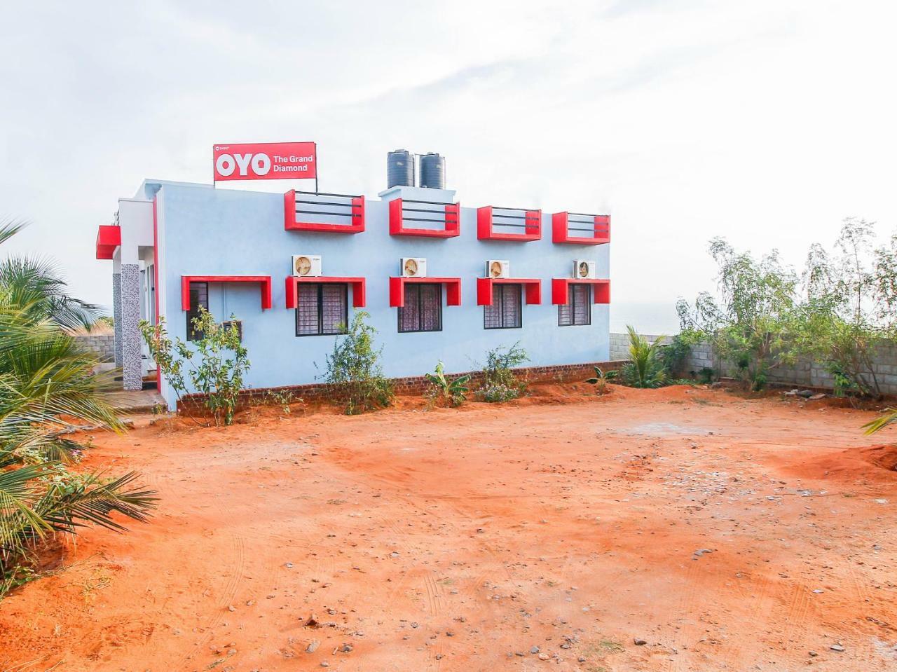 Oyo 24967 The Grand Diamond Hotel 3*