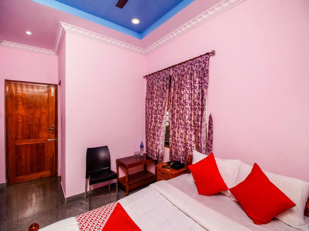 Oyo 24967 The Grand Diamond Hotel