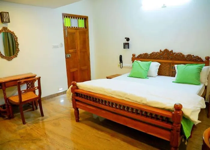 Thiraviam Tourist Home