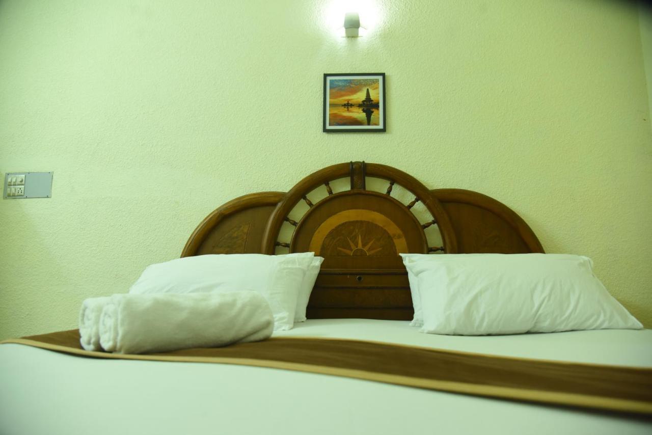 Raja Palace Hotel *