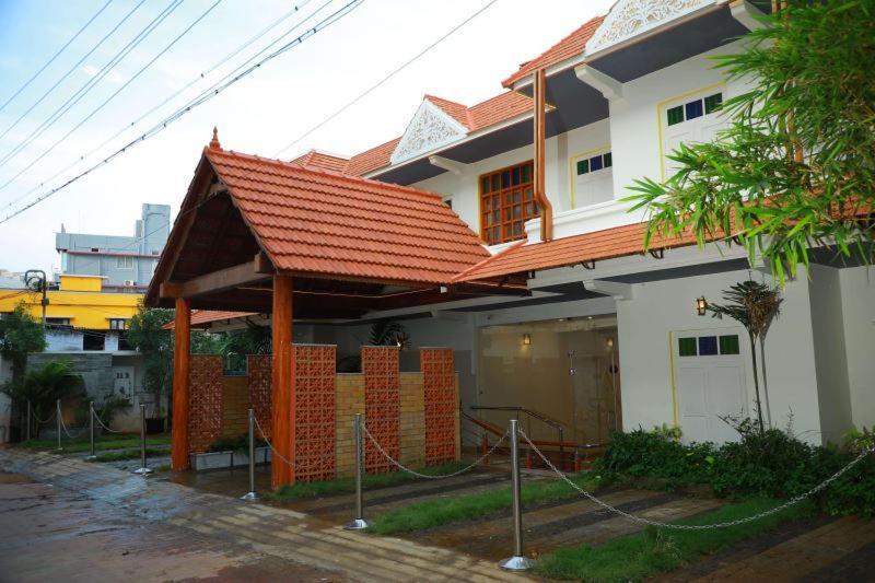Thiraviam Tourist Home