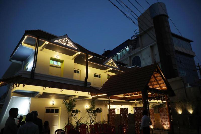 Thiraviam Tourist Home