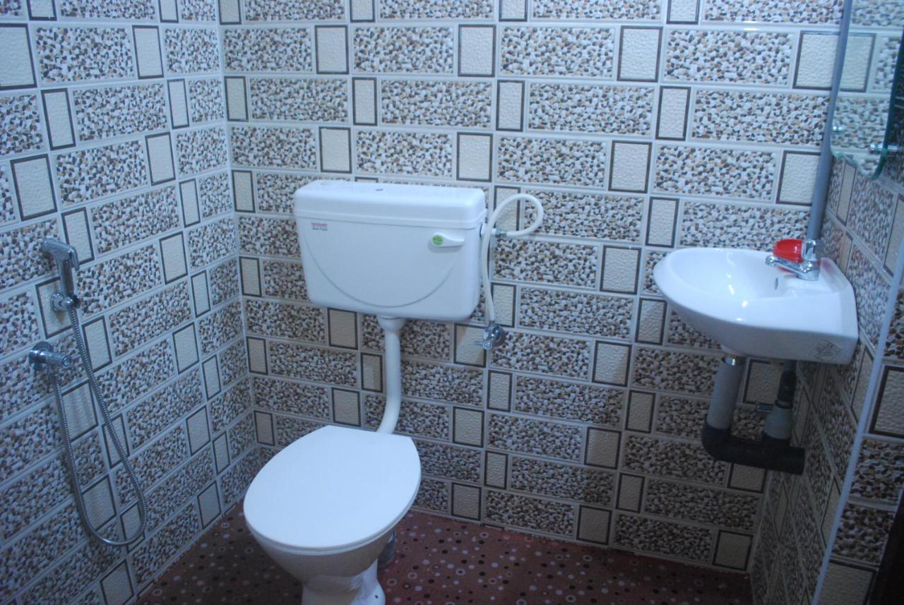 Jebasakthy Hotel *