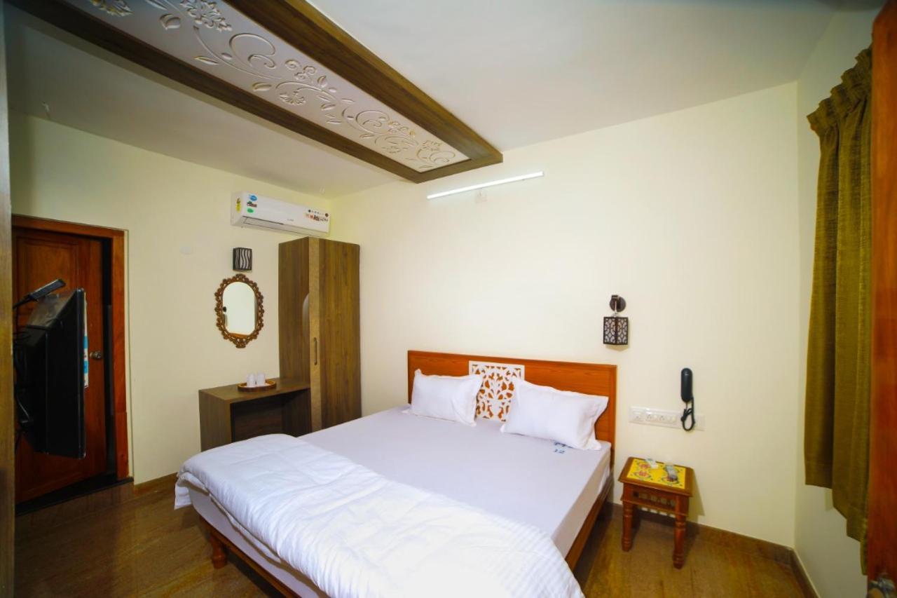 Hotel Thiraviam Tourist Home 4*