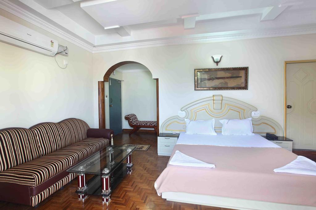 Chithra Hotel *