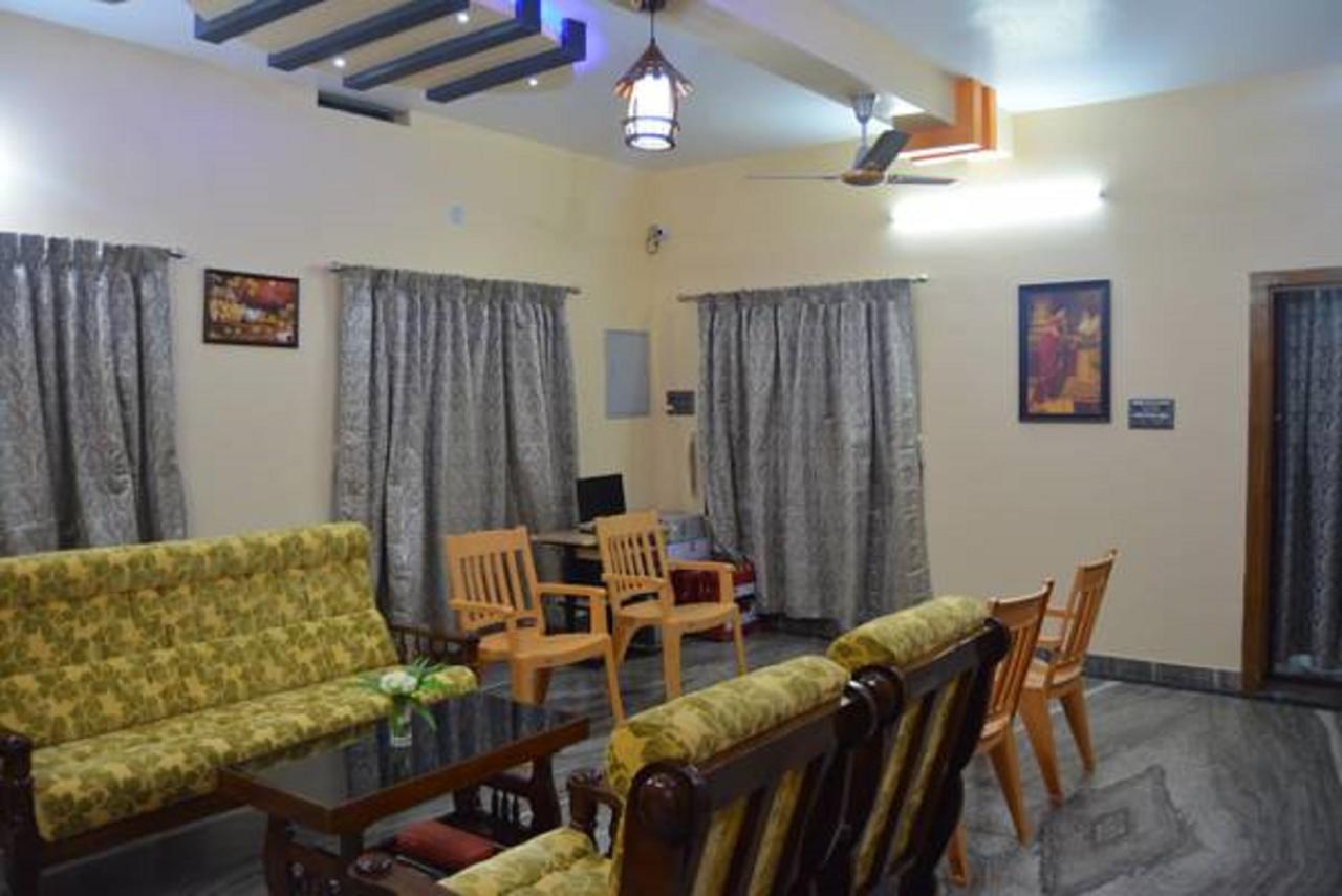 Golden Nest Homestay *